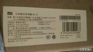 小米筆記本？看樣子面板是鋁模具